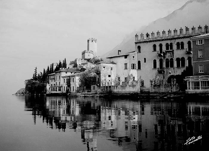 CASTELLO E PALAZZO DEI CAPITANI DAL LAGO MALCESINE ARCHIVIO TONINELLI